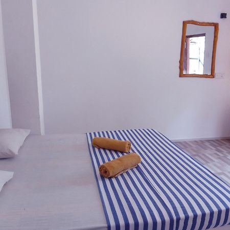 Share Safari House Udawalawe Panzió Kültér fotó