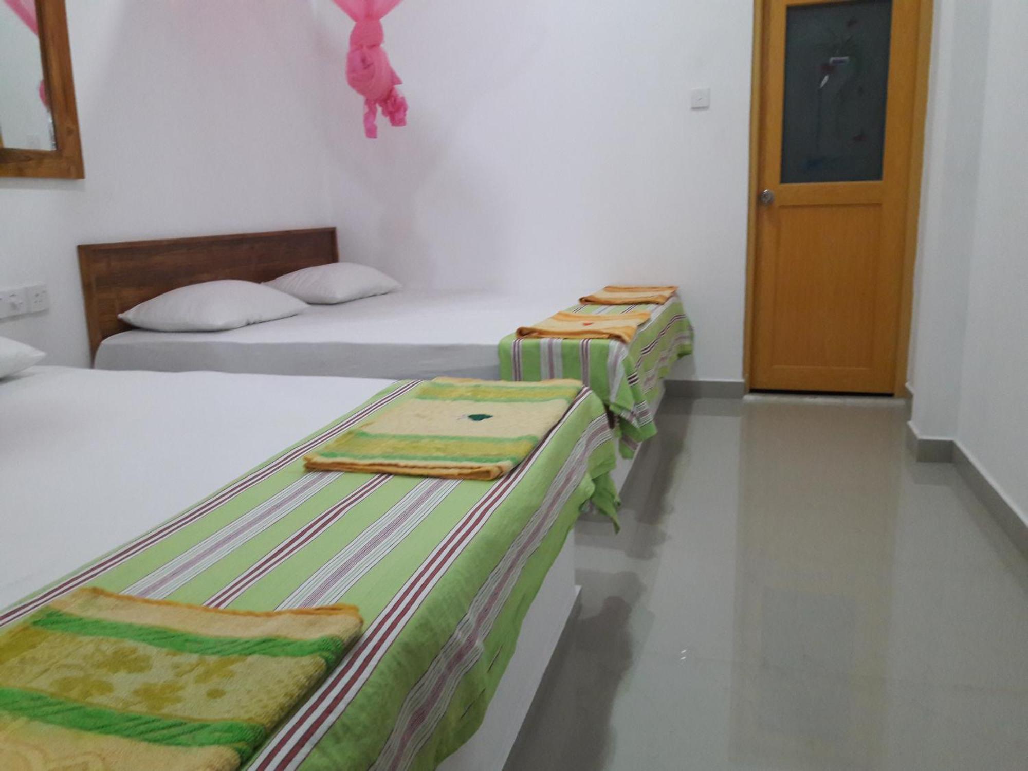 Share Safari House Udawalawe Panzió Kültér fotó